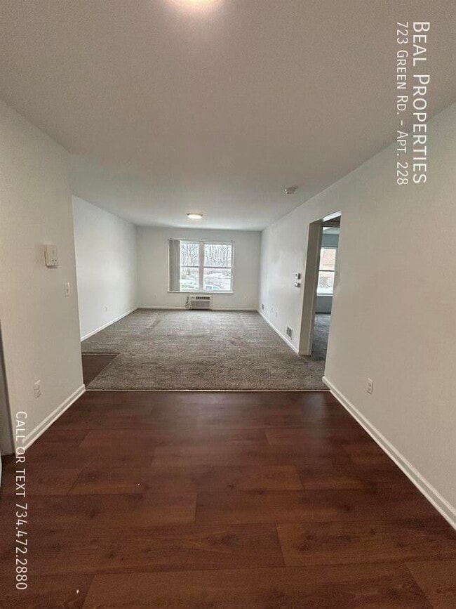 Building Photo - 723 Green Rd