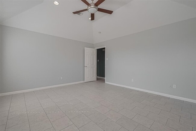 Building Photo - 9631 Highland Pointe Dr