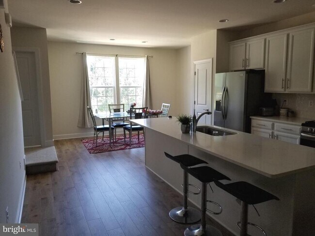 Building Photo - 6090 Camerons Ferry Dr