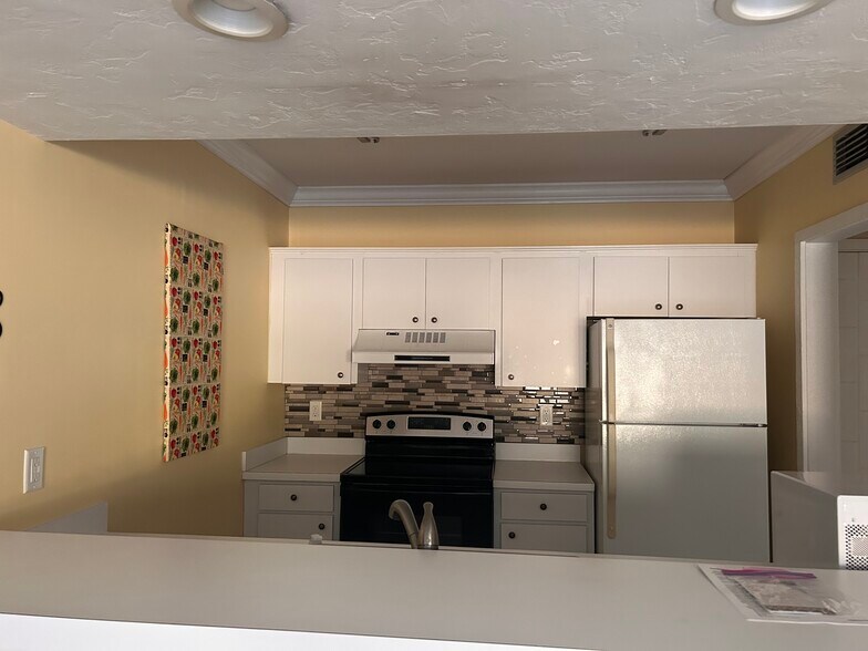 kitchen - 4031 Abbey Ct