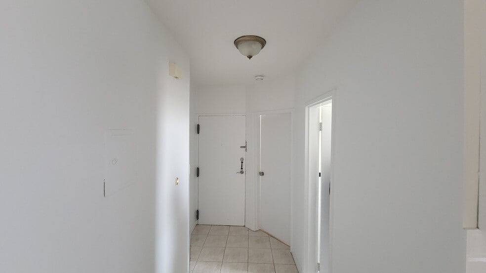 Building Photo - 31 67th St