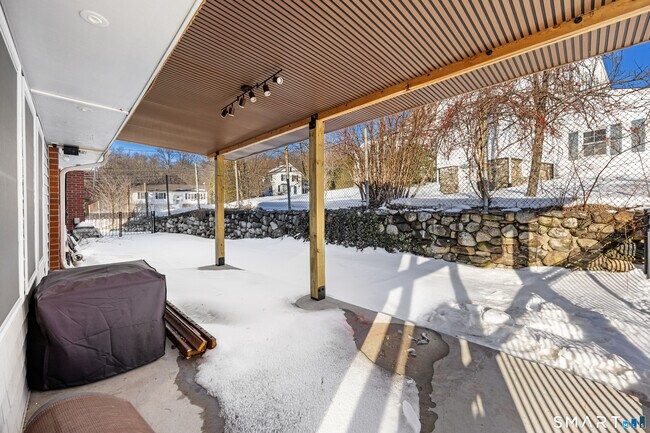 Building Photo - 260 French St