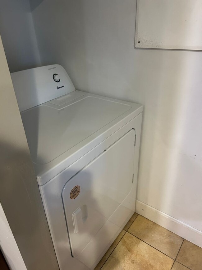 Building Photo - 909-911 Connecticut