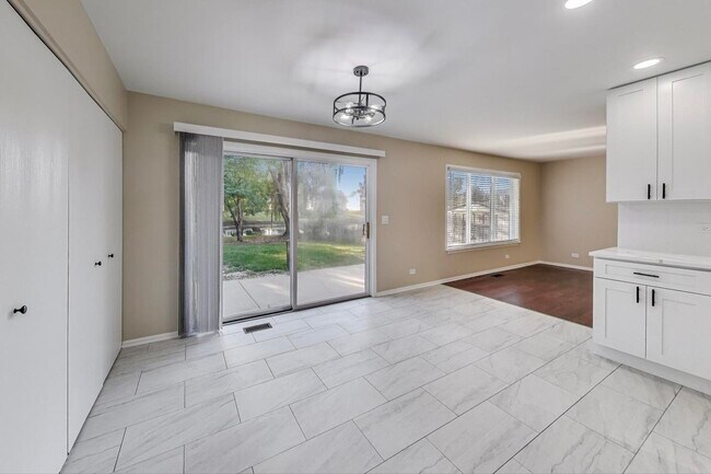 Building Photo - 926 S W Ave