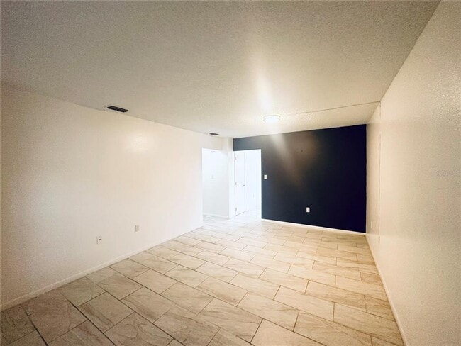 Building Photo - 101 Lake Hunter Dr