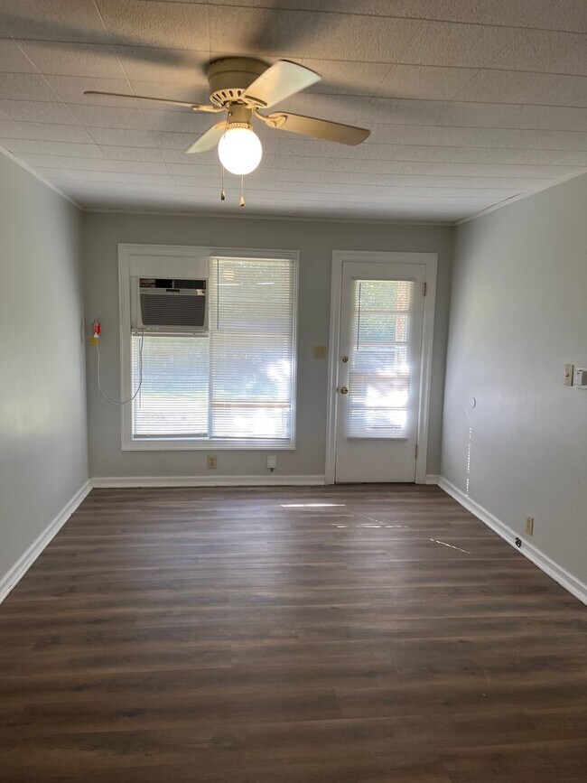 Building Photo - Step inside!  You will love what you see.