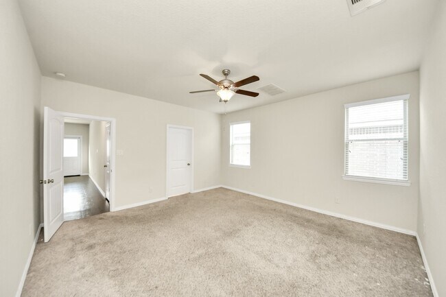 Building Photo - 1437 Northwood Springs Dr