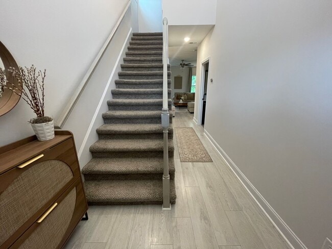 Building Photo - 4 Bedroom Pet Friendly Home For Rent with Club House, Comm. Pool, & Comm Gym Access!