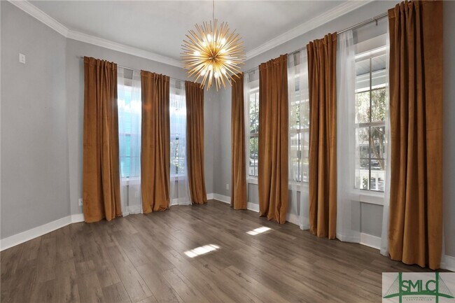 Building Photo - 608 W 37th St