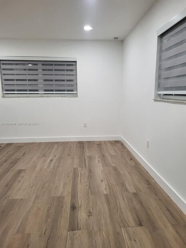 Building Photo - 245 SW 105th Pl