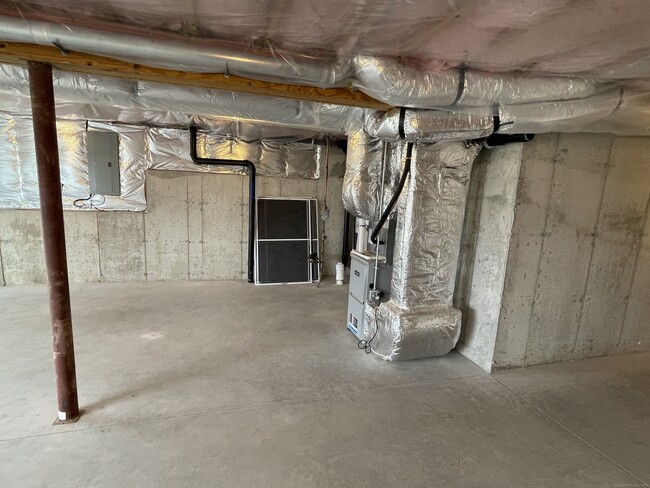 Building Photo - 28 Woodside Dr