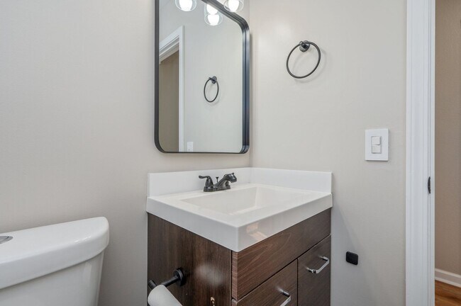 Building Photo - 3 bedroom in Mary Esther Heights!