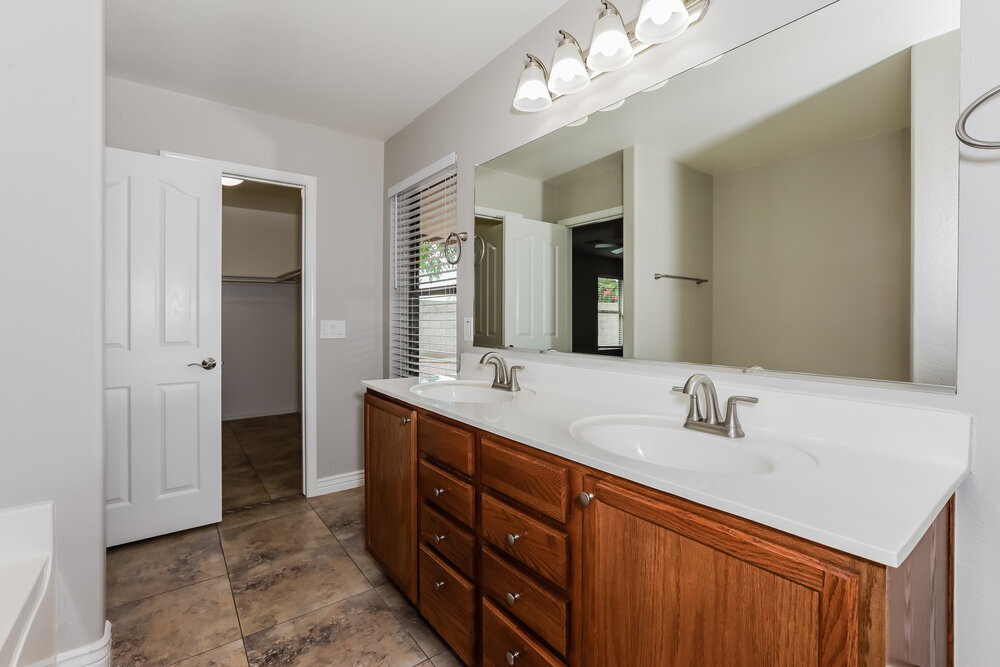 Building Photo - 3914 S Ponderosa Dr