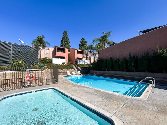 Building Photo - Beautiful 3BD/2BA W/ Reserved Parking and A/C in Allied Gardens!