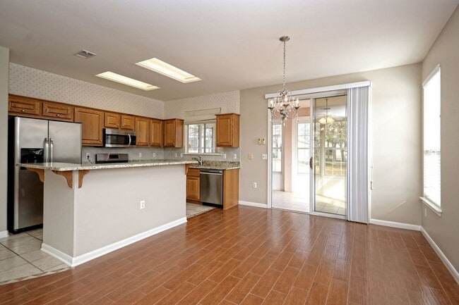 Building Photo - 106 Sunflower St