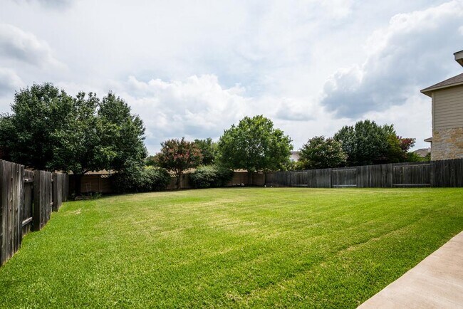Building Photo - 1224 Willowbrook Dr