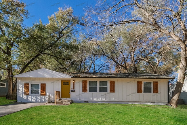 Building Photo - 10706 Ewing Ave