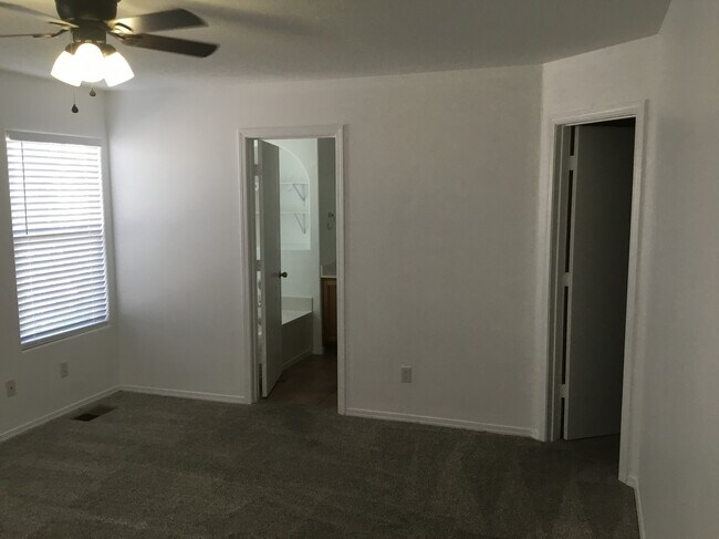 Building Photo - 10852 Arezzo Dr NW