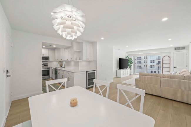 Building Photo - 4505 S Ocean Blvd