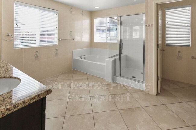 Building Photo - 703 N Marquis Way