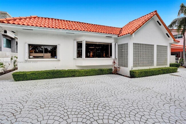 Building Photo - 1411 N Biscayne Point Rd