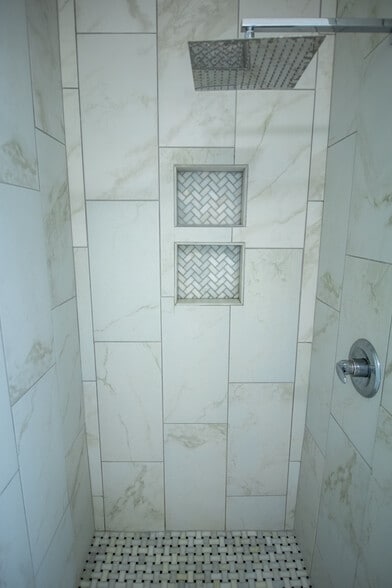 Master Shower - 106 Hanover Cove