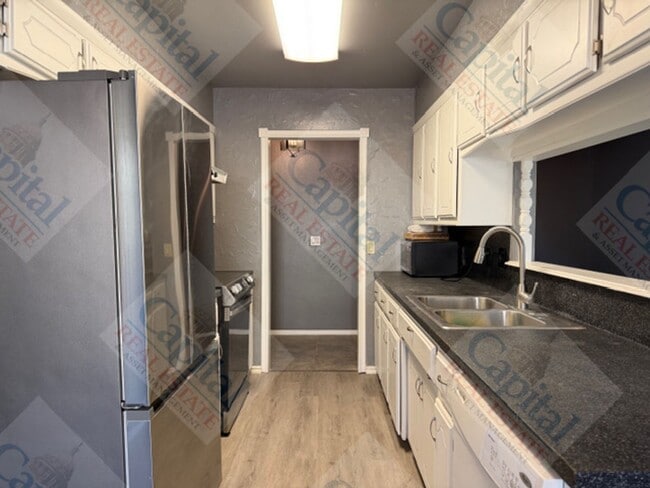 Building Photo - 804 Ranchoak Dr