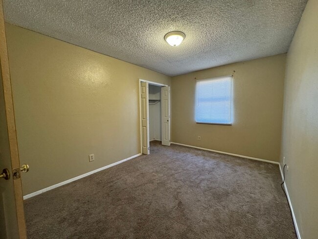 Building Photo - 831 Swinging Spear Rd