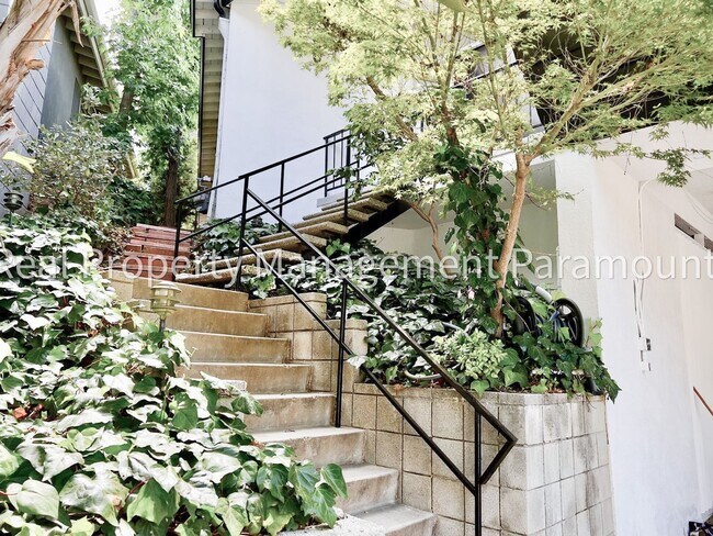 Building Photo - Furnished Brentwood Hills Retreat with Tim...