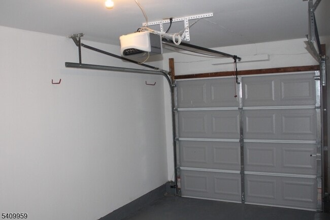 Building Photo - 2 Washington Ct