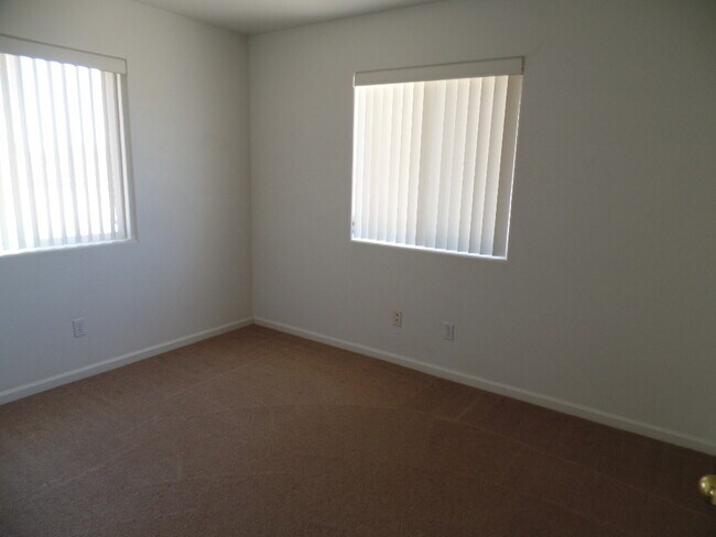 Building Photo - Great 2 Bedroom home on Corner Lot!