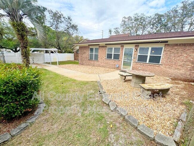 Building Photo - 504 Kelly St