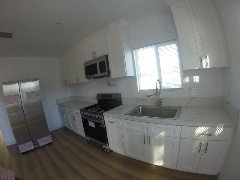 Building Photo - 6002 Hazelbrook Ave