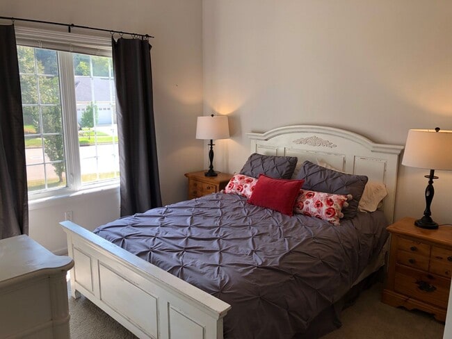 Building Photo - Rochester Executive Home