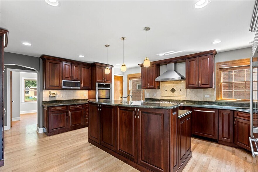 Kitchen - 7236 N Olcott Ave