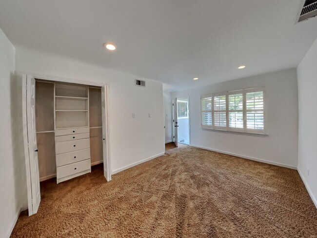 Building Photo - Fantastic 4/2 Home in El Sobrante