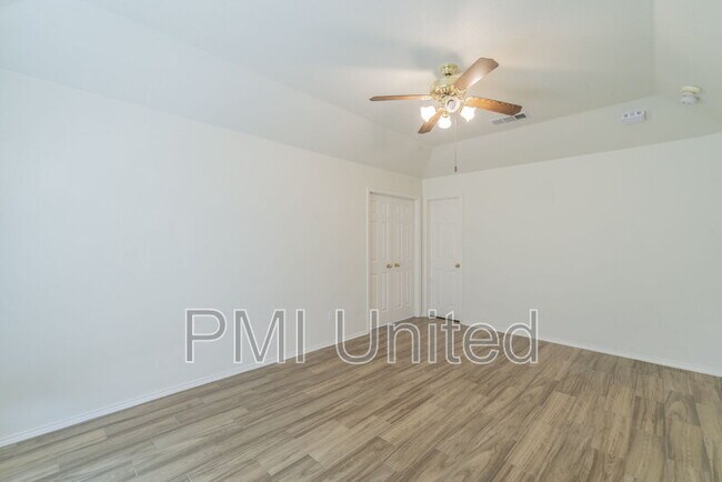 Building Photo - 2758 Red Oak Dr