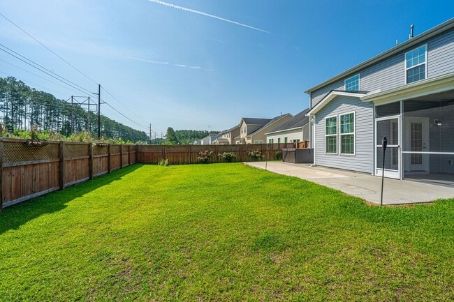 Building Photo - 201 Bigleaf Ct