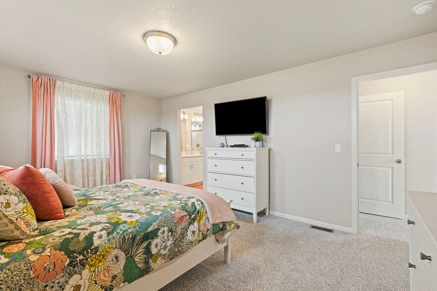 Building Photo - 9440 Oro City Loop