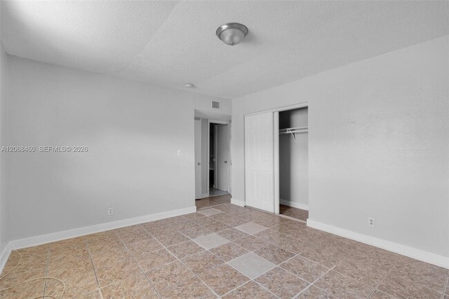 Building Photo - 632 SW 16th Ave