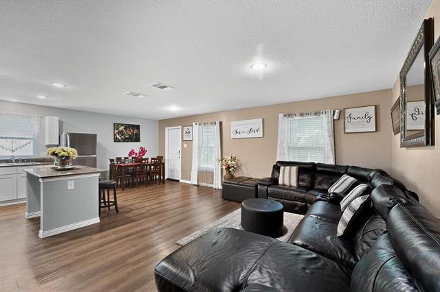 Building Photo - 2222 Echo Lake Dr