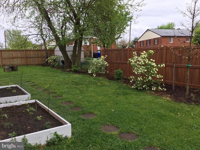 Building Photo - 1712 12th St S