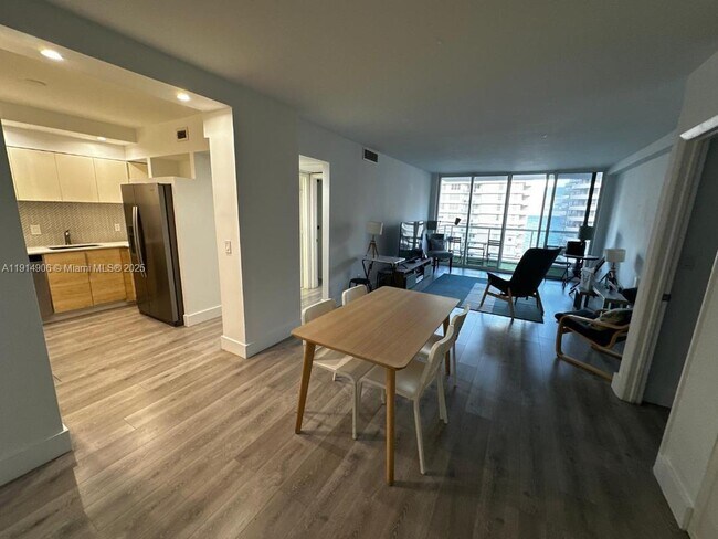 Building Photo - 5600 Collins Ave