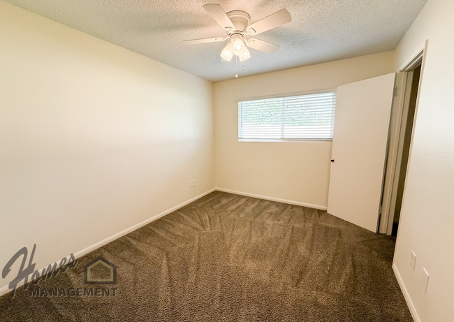 Building Photo - Homes Management - 3 Bed, 2 Bath House in Escondido