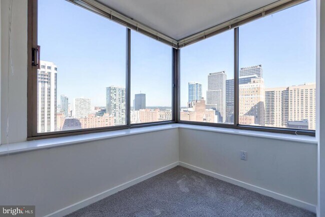 Building Photo - 202 W Rittenhouse Square