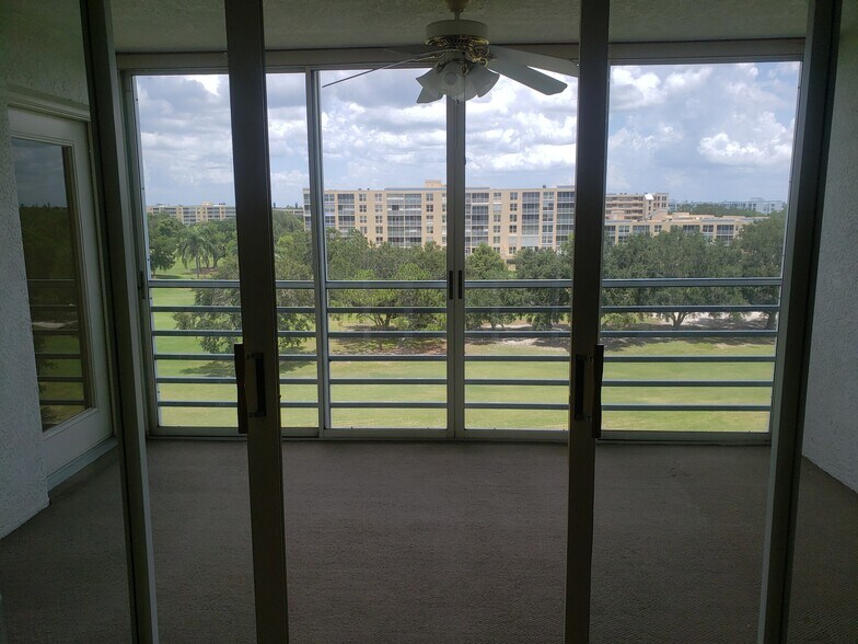 Building Photo - 4550 Pinebrook Cir