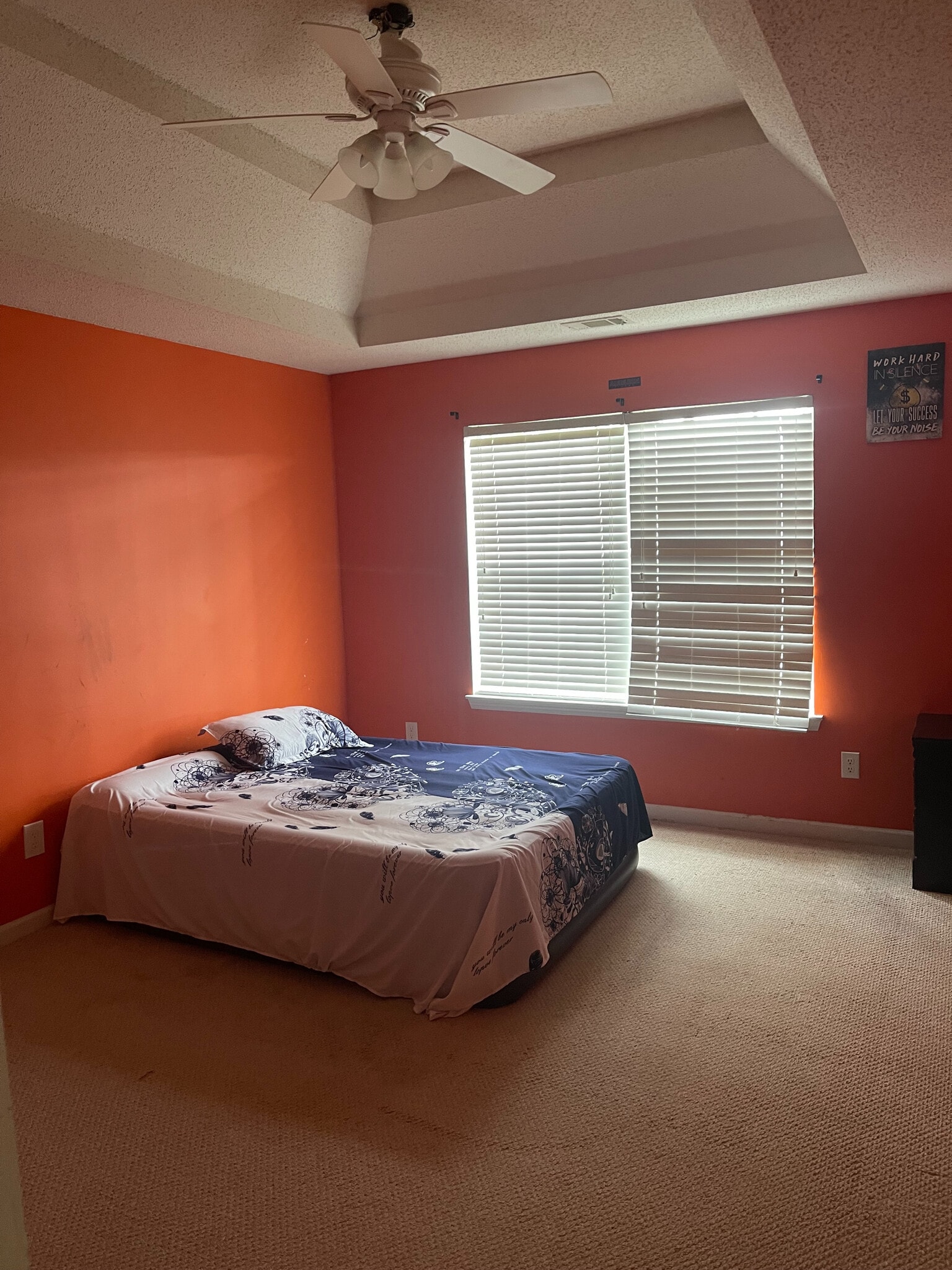 Building Photo - Room in House on Cabana Way
