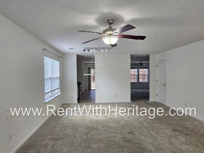 Building Photo - Gorgeous 5 bedroom, 2.5 bath / Attention t...