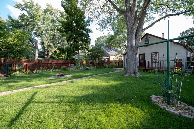 Building Photo - 3950 Hubbard Ave N