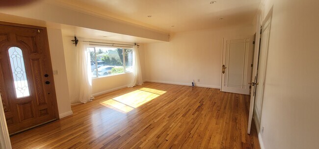 Building Photo - 7651 Hinds Ave